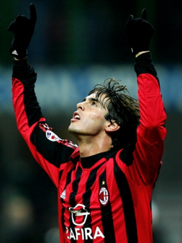 Kaka pens deal with Milan through to 2013
